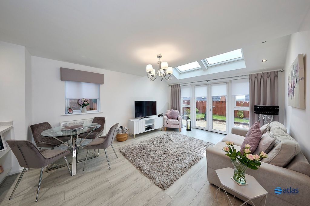 Property photo 3 of 20 Kitchen/Living Area