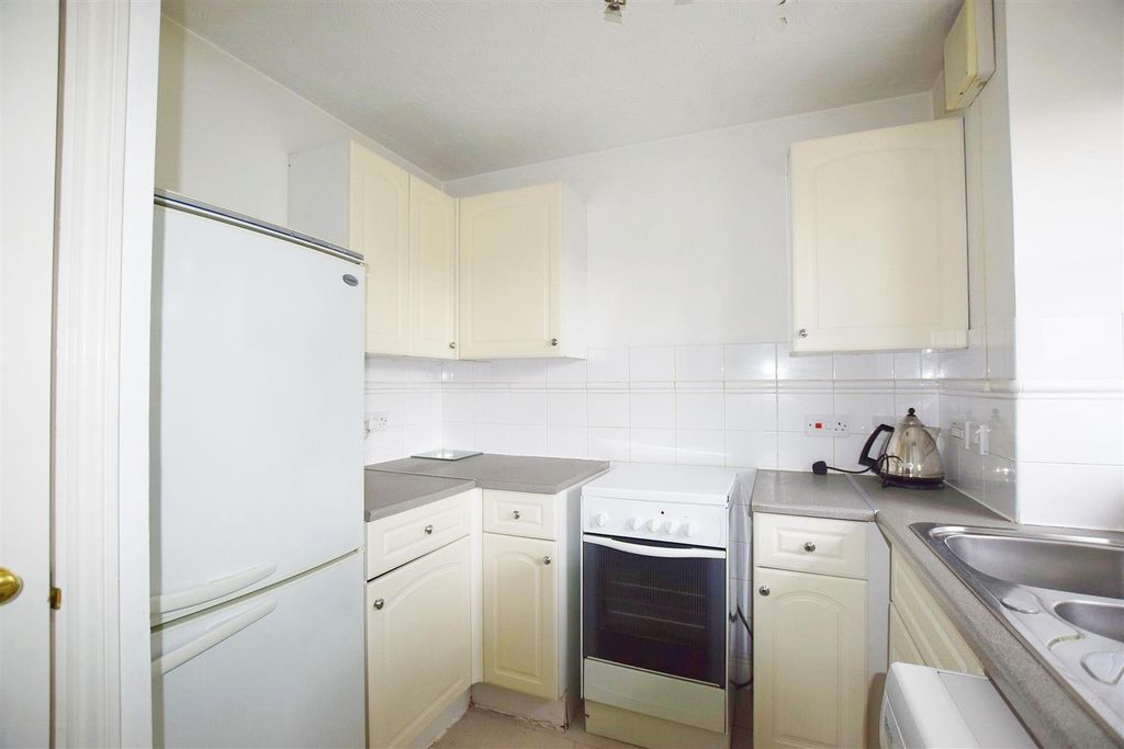 Property photo 3 of 5 Kitchen_Inpixio.Jpg