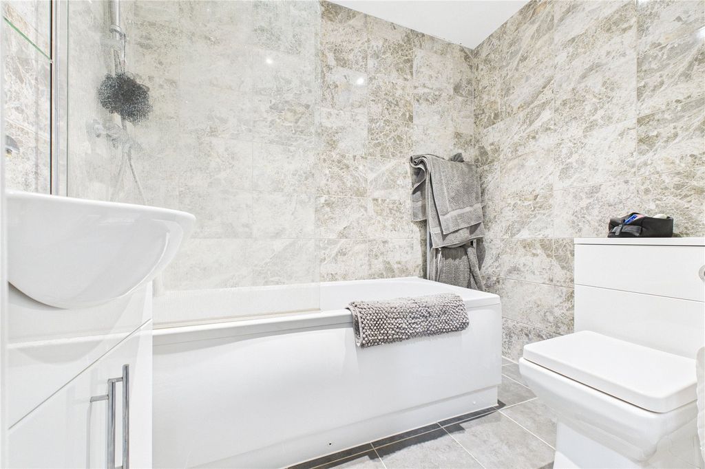Property photo 2 of 15 Bathroom