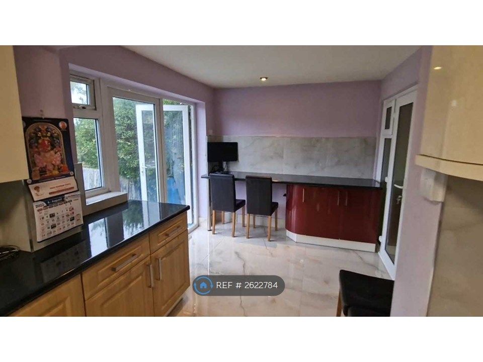 Property photo 2 of 10 Kitchen