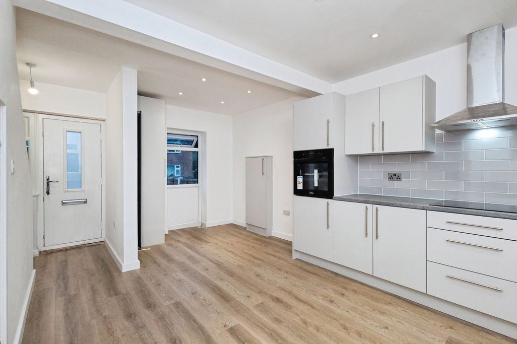 Property photo 3 of 20 Pbox-Img.Jpg