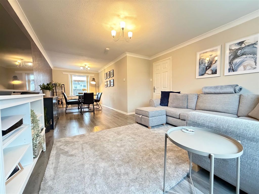 Property photo 2 of 14 Lounge