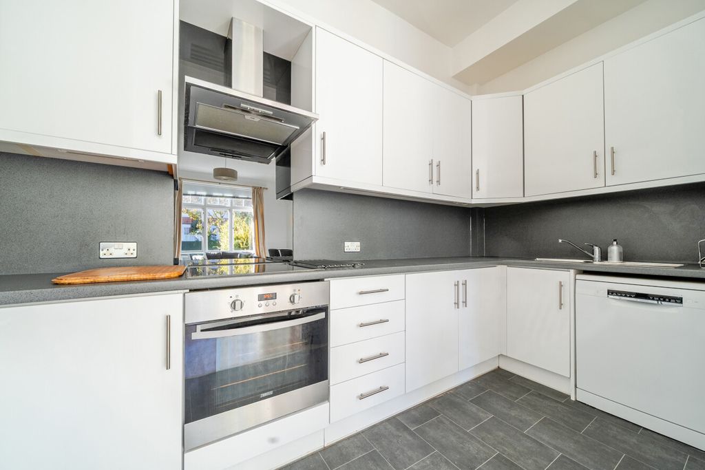 Property photo 3 of 10 1530069-12-6Ac77F...