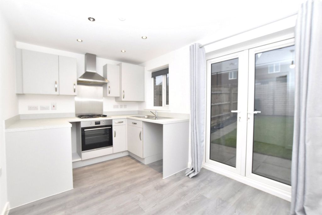 Property photo 1 of 11 Kitchen