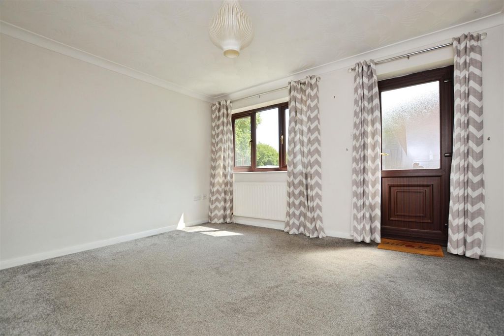 Property photo 3 of 12 Living Room