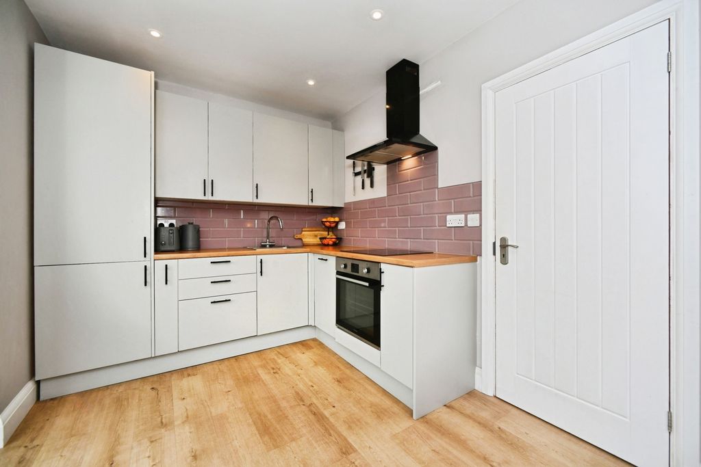 Property photo 2 of 20 Kitchen