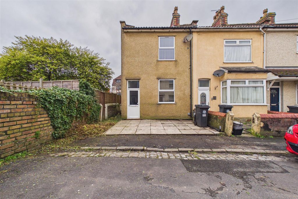 Property photo 1 of 33 92 Victoria Park, Kingswood, Bristol Bs15 1Rz | Fr