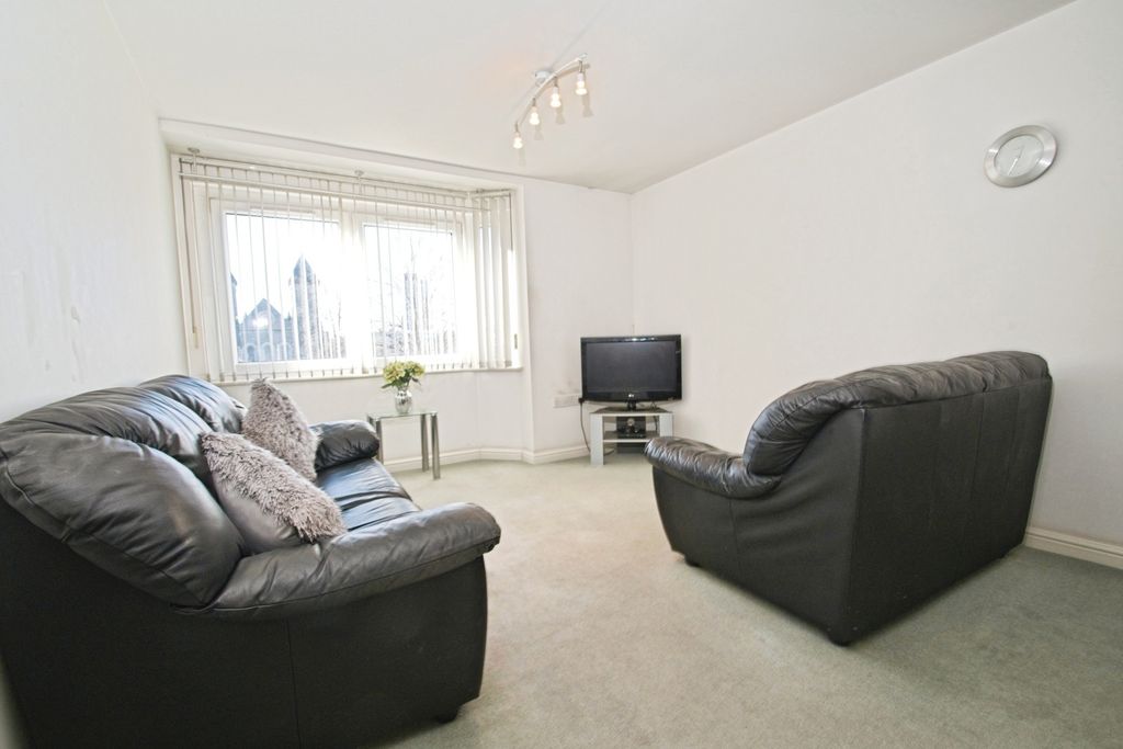 Property photo 2 of 13 Living/Dining Area