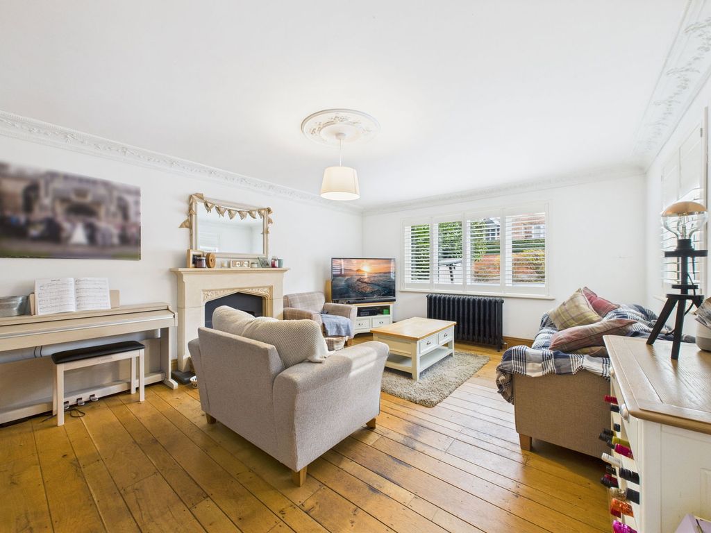 Property photo 2 of 25