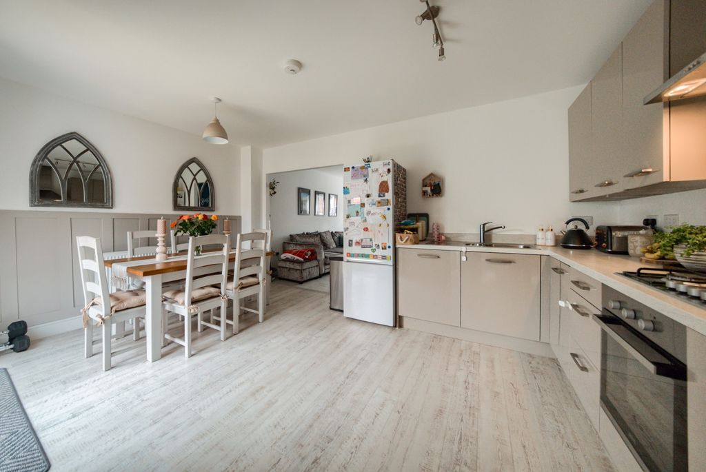 Property photo 2 of 19 Xt5A5158-Hdr(3)