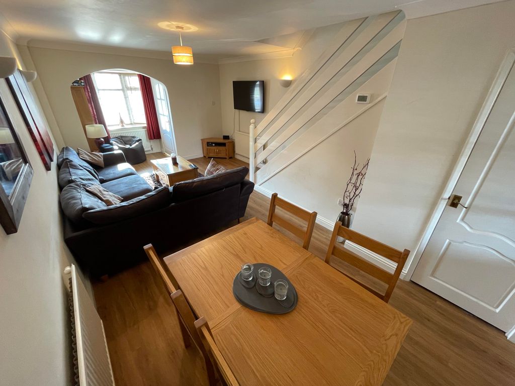 Property photo 3 of 9 Dining Room