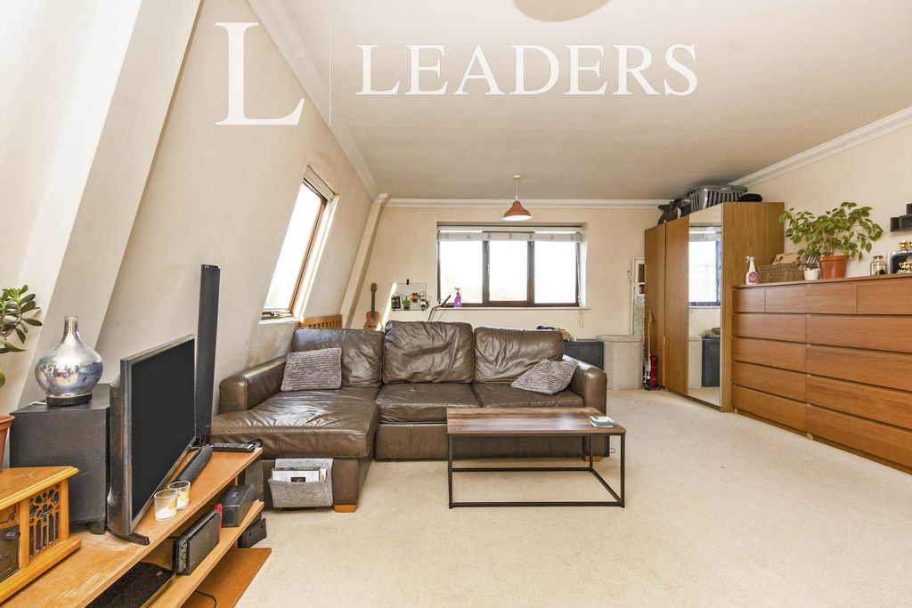 Property photo 2 of 10 6572