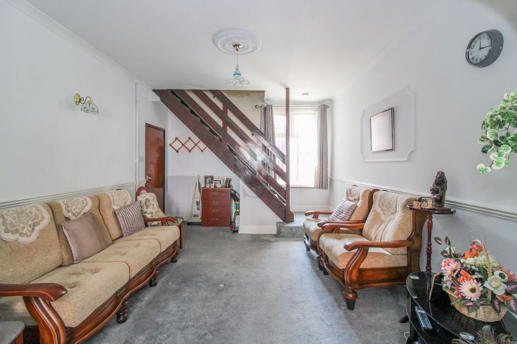 Property photo 2 of 11