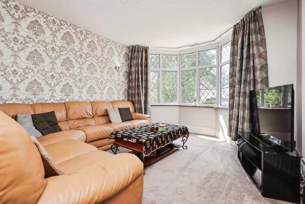 Property photo 2 of 17 Photo