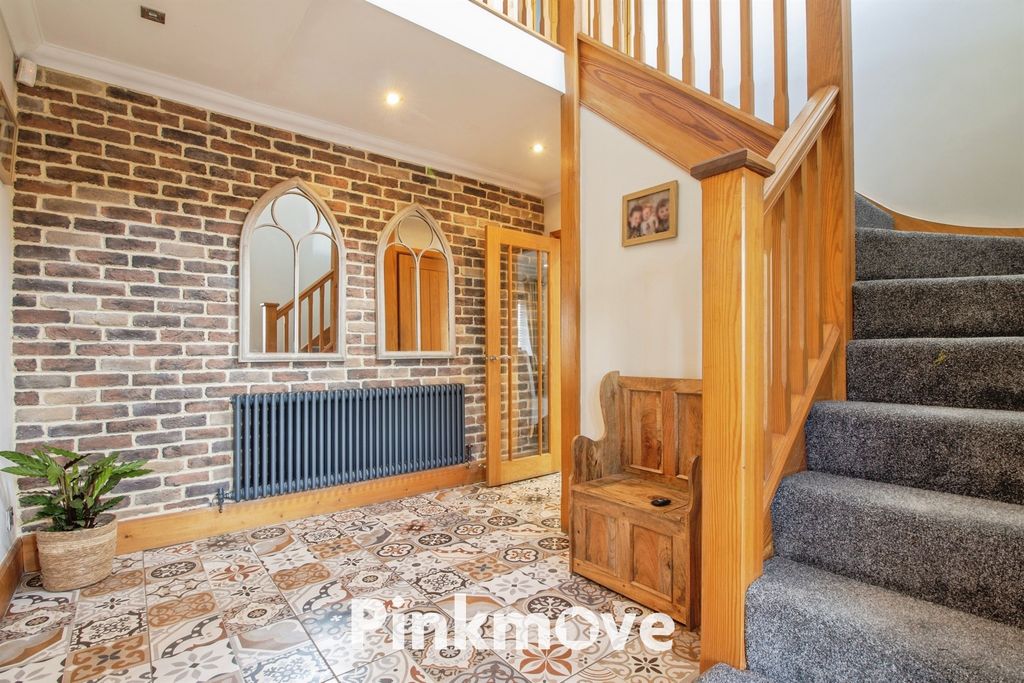 Property photo 2 of 34