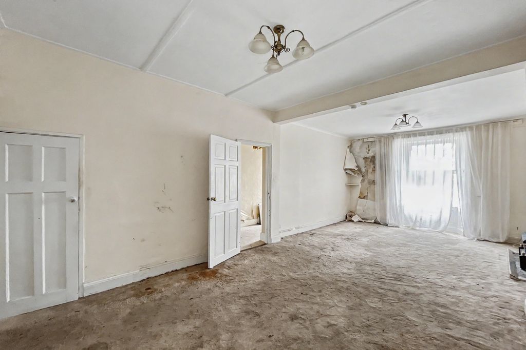 Property photo 3 of 23 5 Penpol Avenue, Hayle, Cornwall, Tr27 4Aq