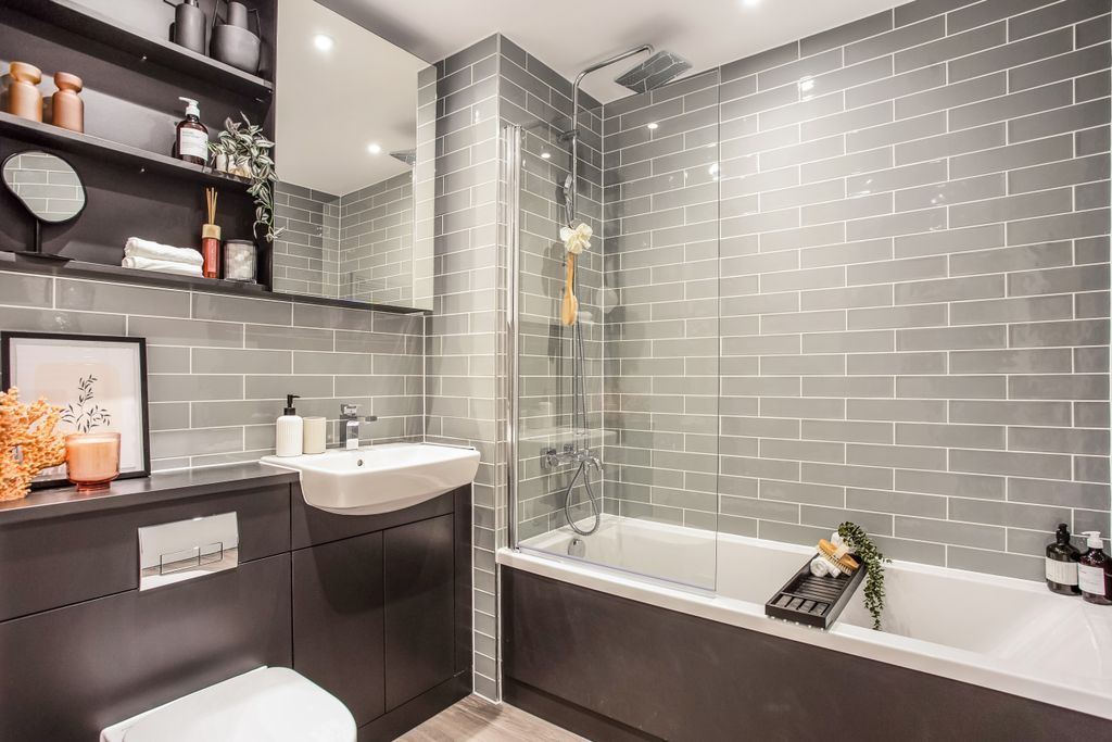 Property photo 2 of 14 69804_Show-Flat-Heathside (23).Jpg