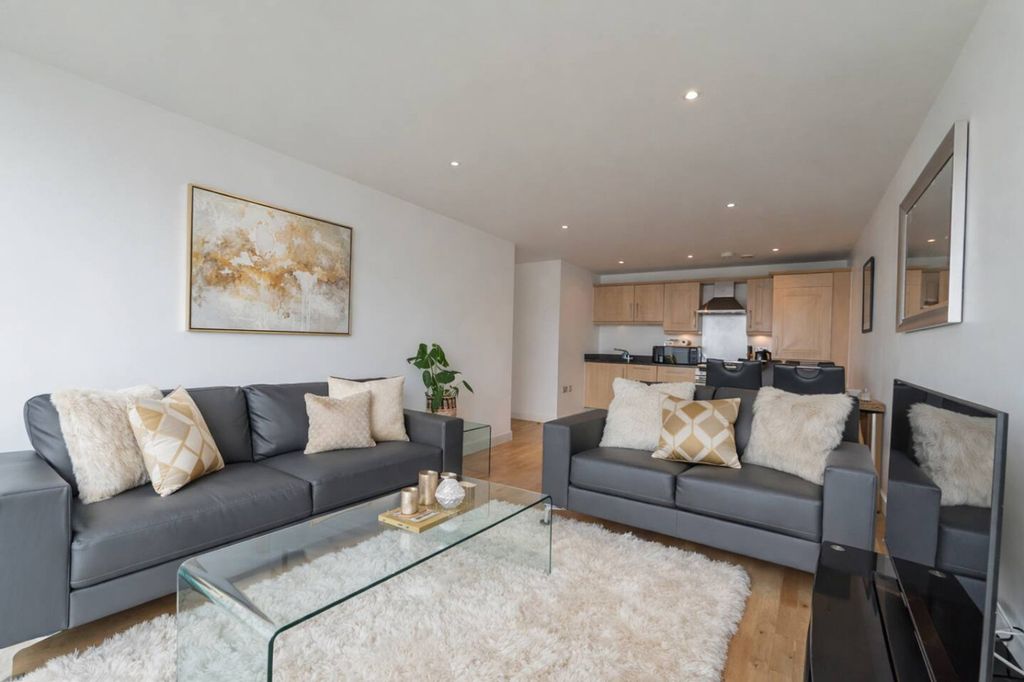 Property photo 1 of 14 Living Room