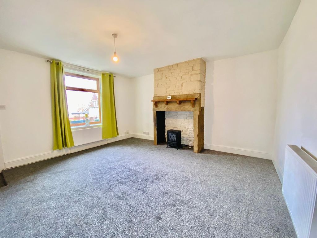 Property photo 3 of 17 Lounge