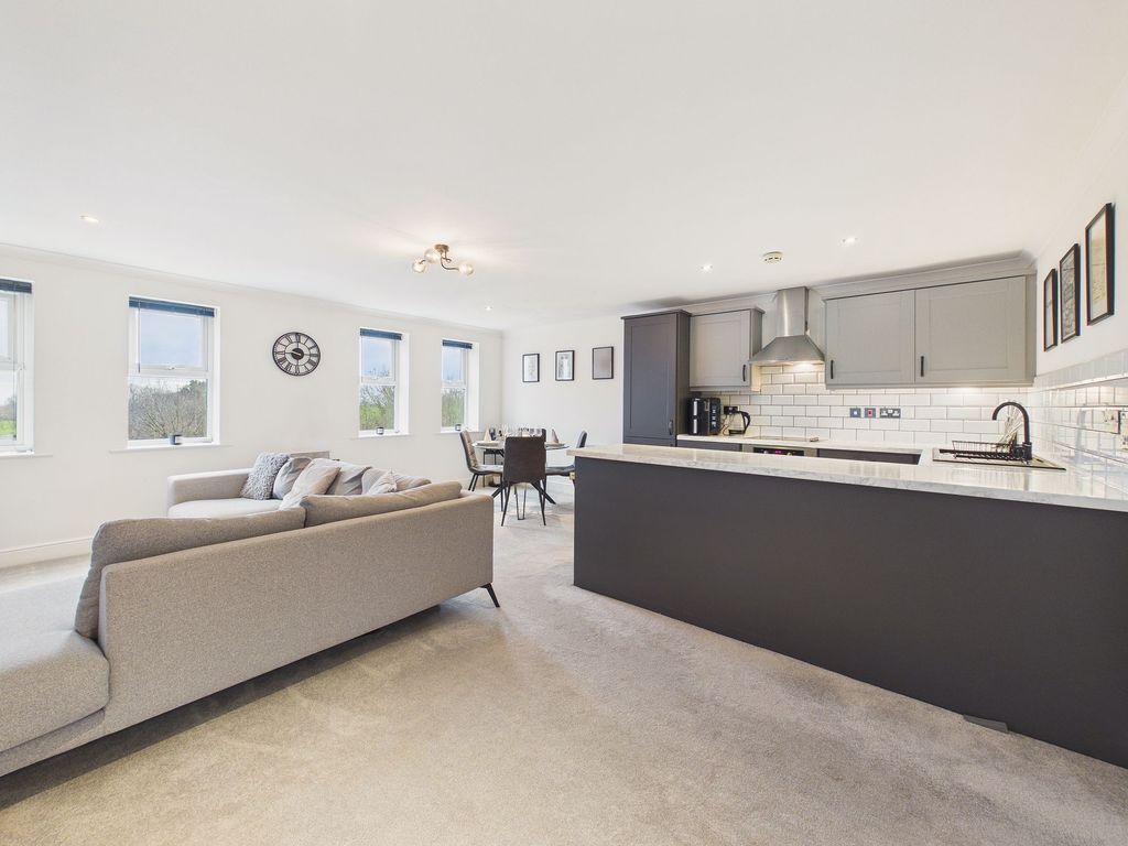 Property photo 2 of 11 Open Plan Living