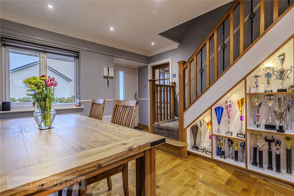 Property photo 3 of 24 Dining Kitchen