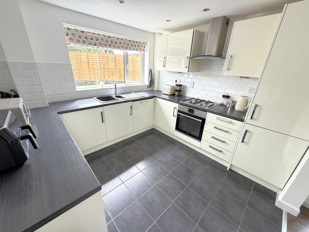 Property photo 3 of 25 Kitchen