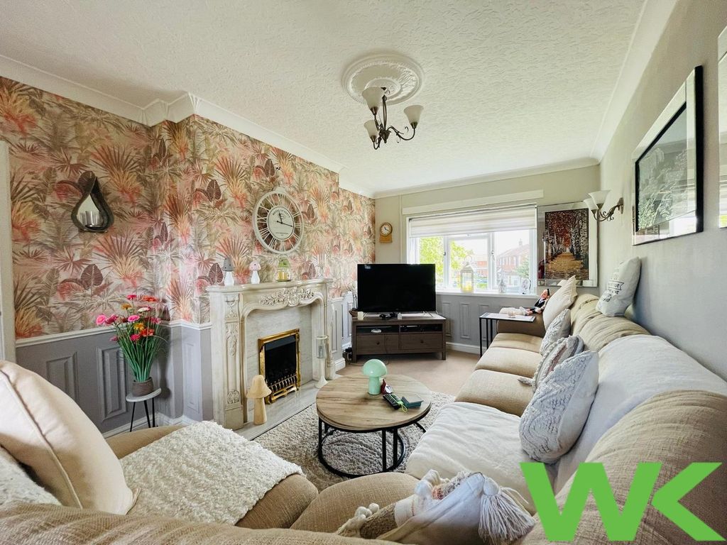 Property photo 2 of 7 Lounge