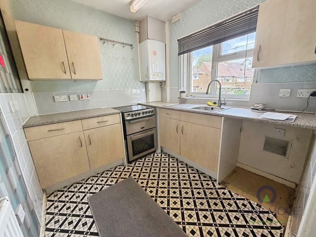 Property photo 3 of 6 Kitchen