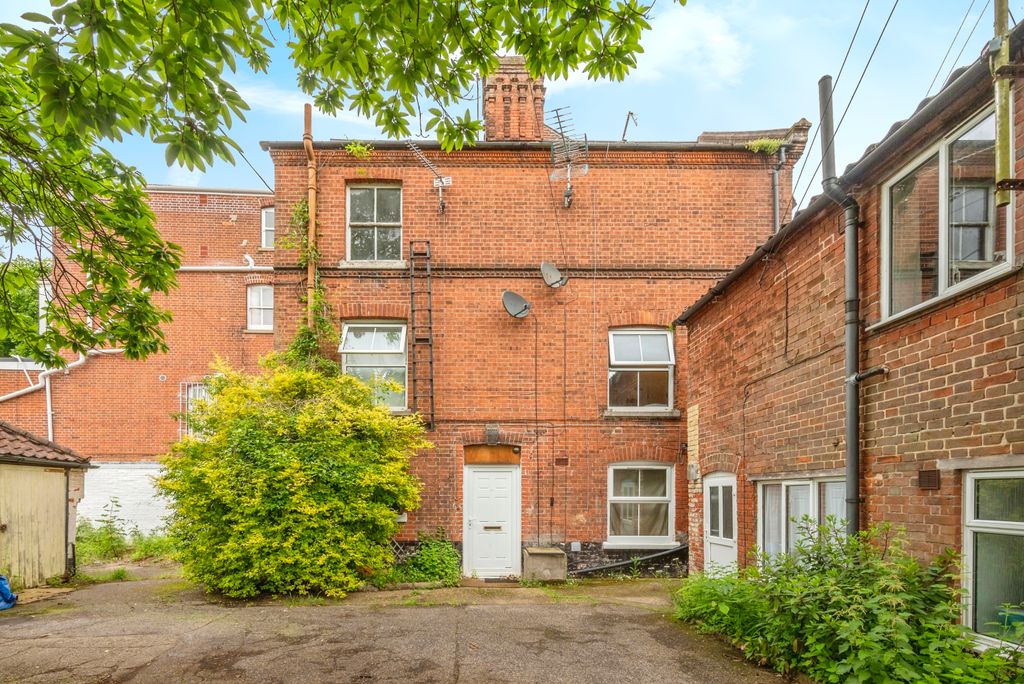 Property photo 2 of 15 Photography