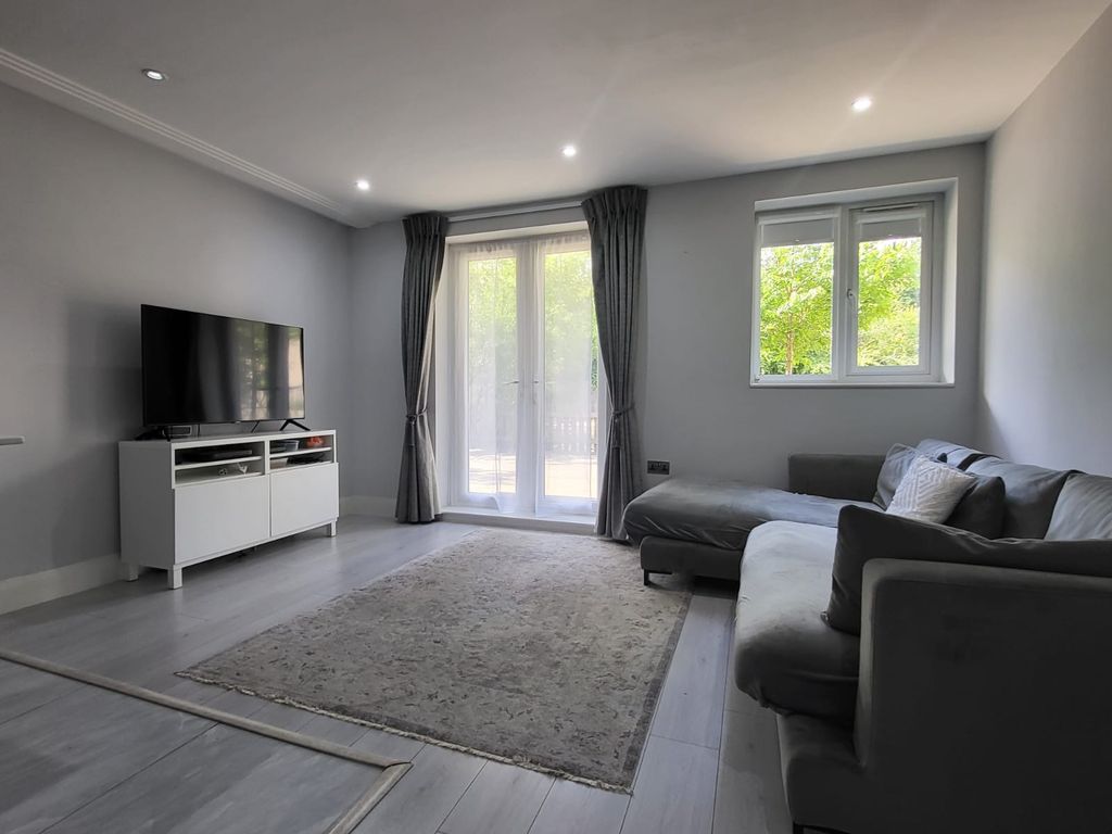 Property photo 1 of 3