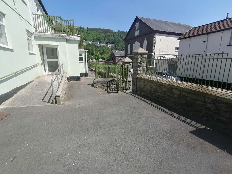 Property photo 2 of 11 Entrance