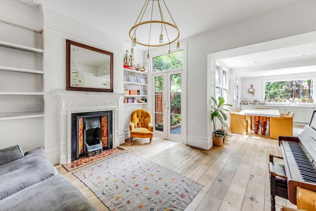 Property photo 3 of 19 Image