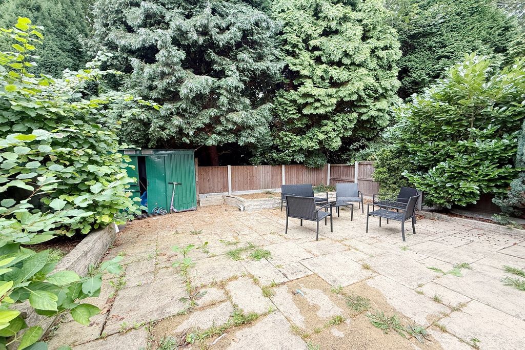 Property photo 2 of 11 Garden