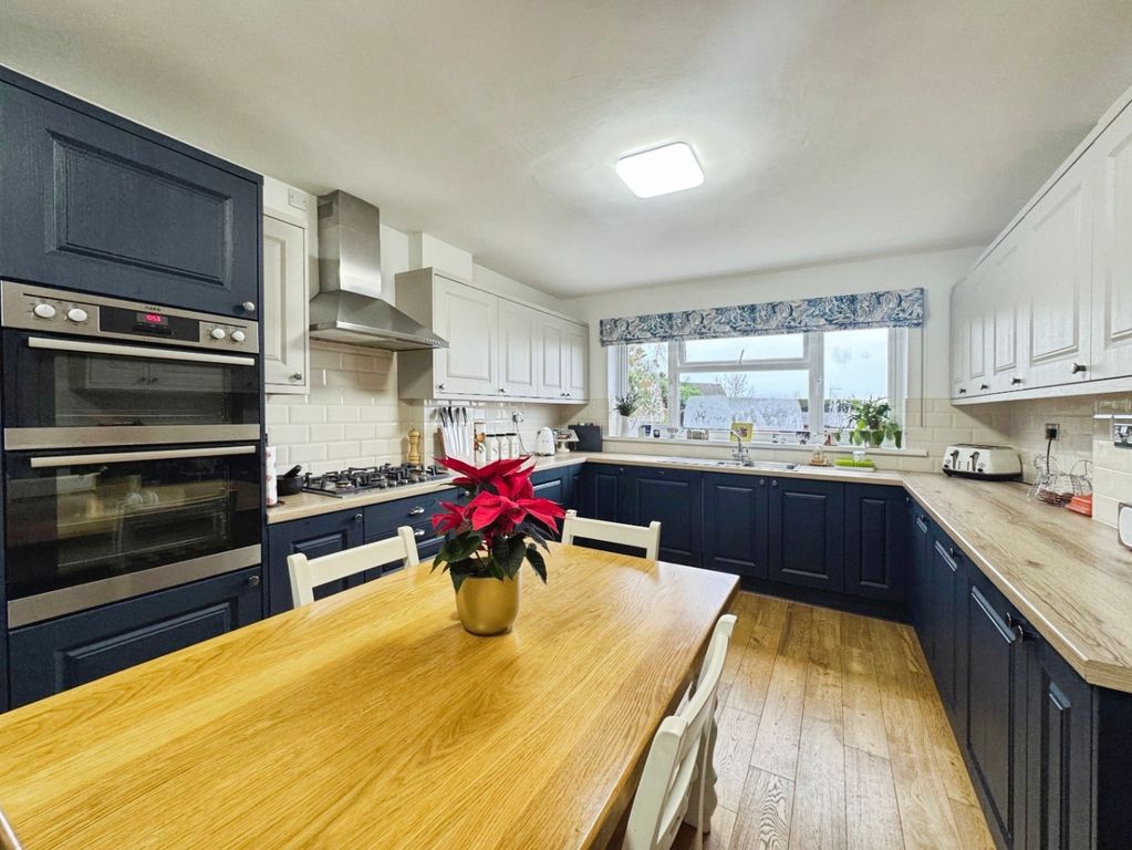 Property photo 3 of 32 1925844