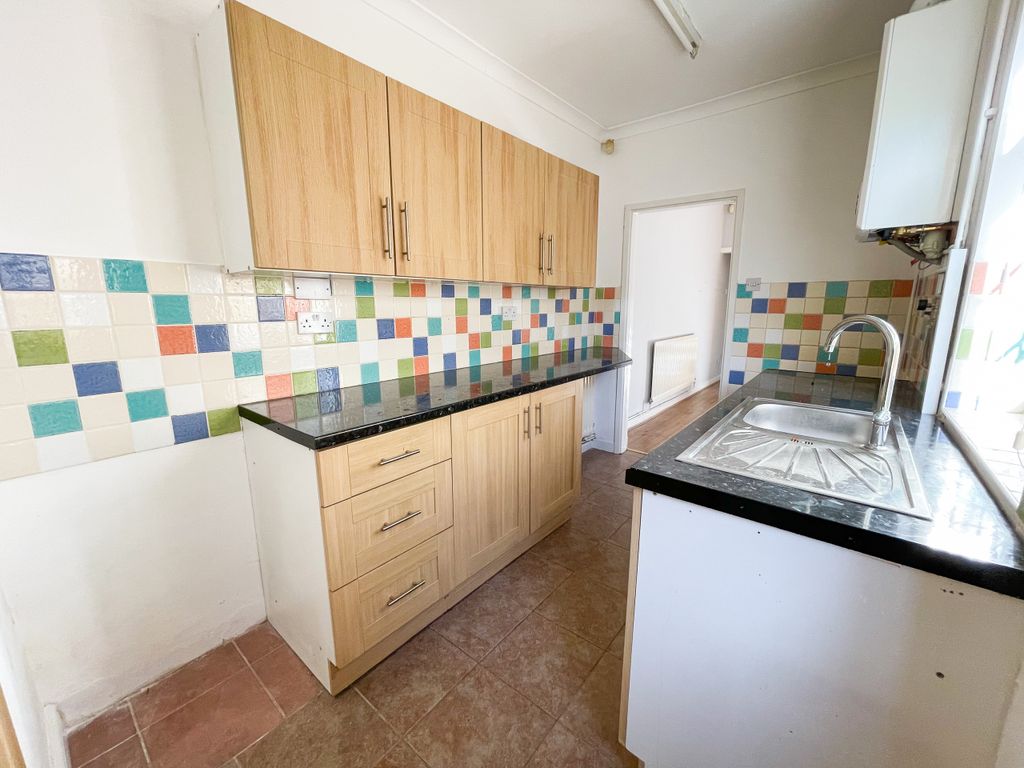 Property photo 3 of 6 Kitchen