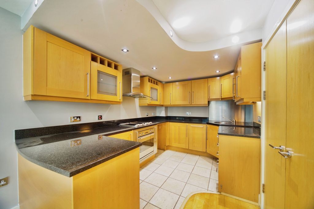 Property photo 2 of 17 Photo