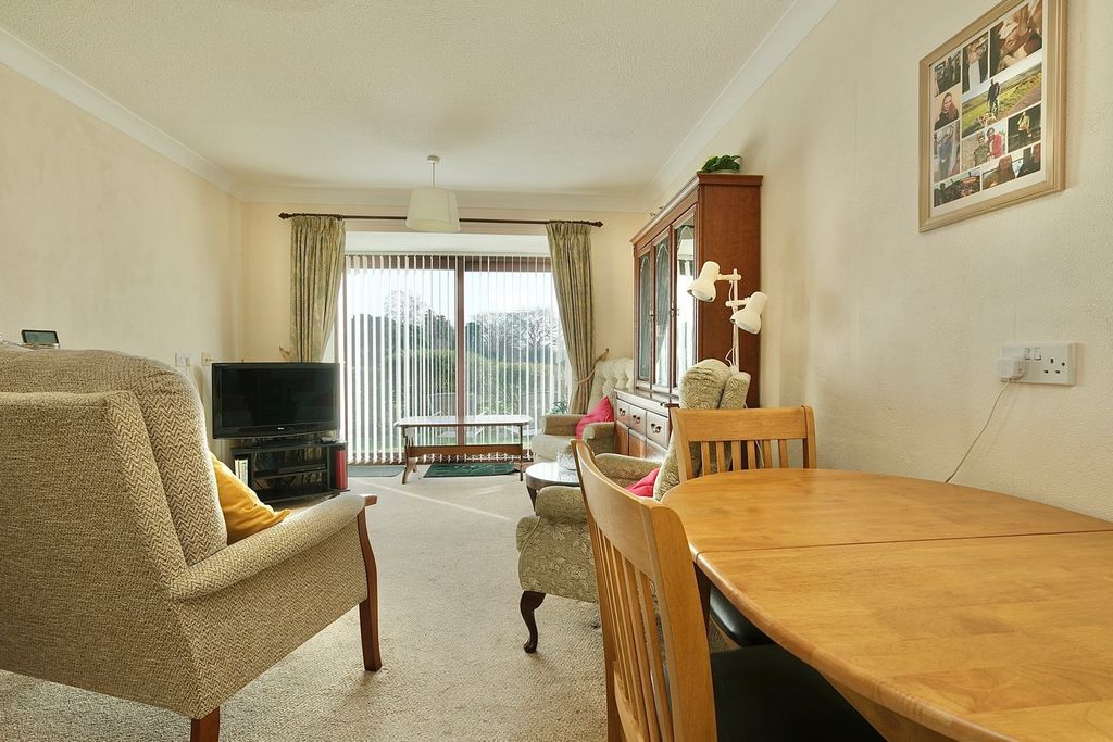 Property photo 3 of 10