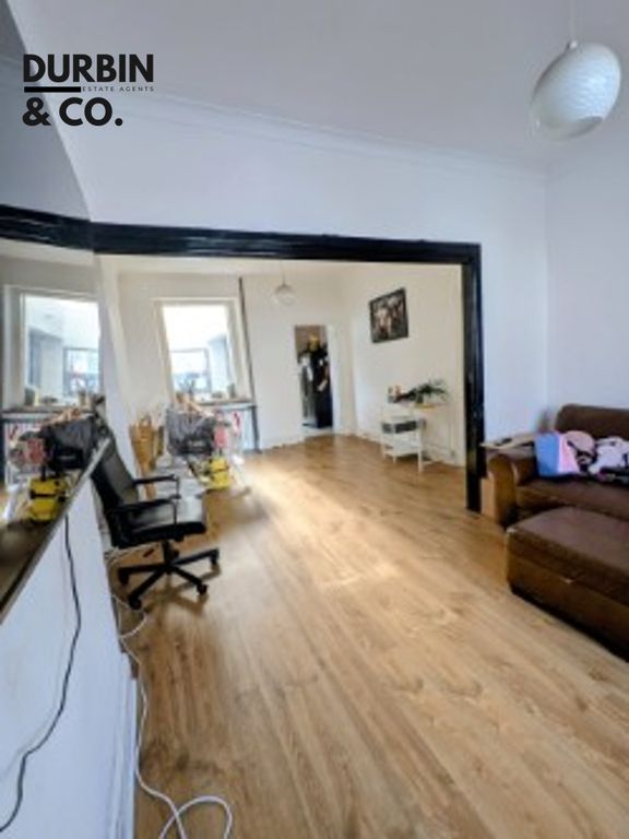 Property photo 3 of 11 Lounge