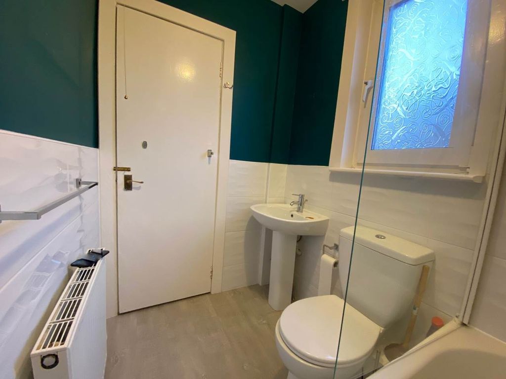 Property photo 3 of 12 Bathroom