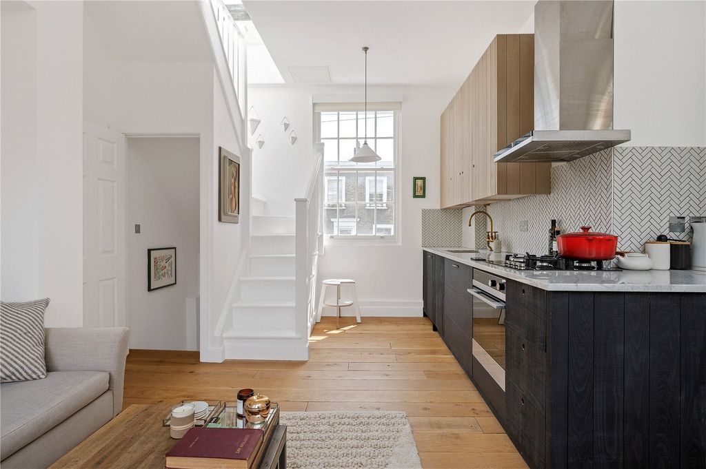 Property photo 1 of 10 Reception/Kitchen