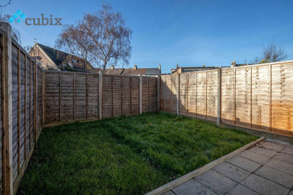 Property photo 2 of 33
