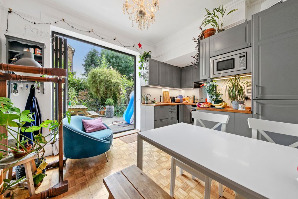 Property photo 1 of 19 Entertaining Kitchen Diner Ready For Alfresco Dini