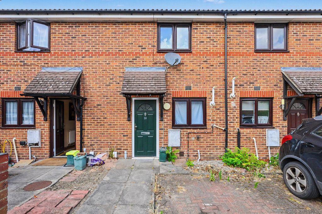 Property photo 1 of 18 10 Campbell Close, Harlow CM17 9Ew