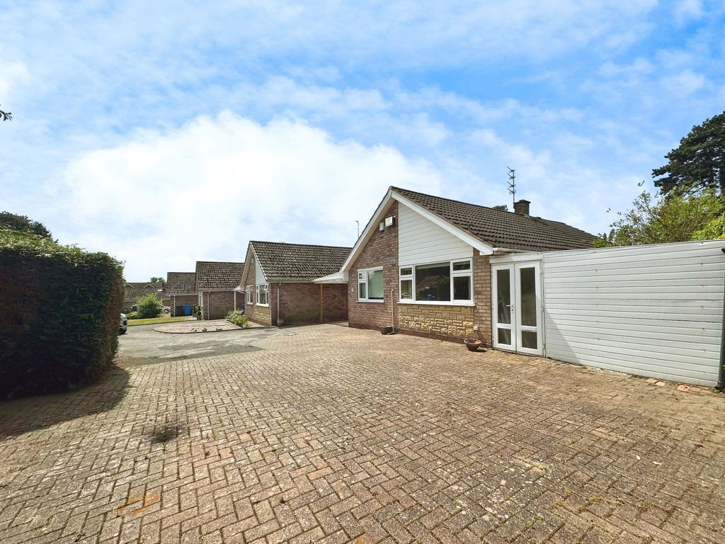 Property photo 2 of 31