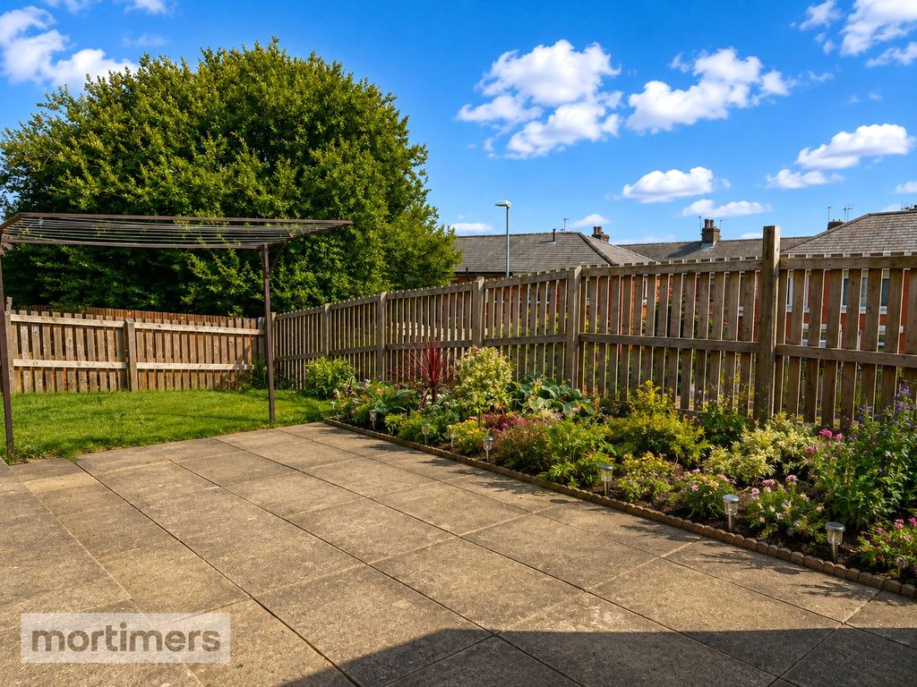 Property photo 3 of 10 Garden