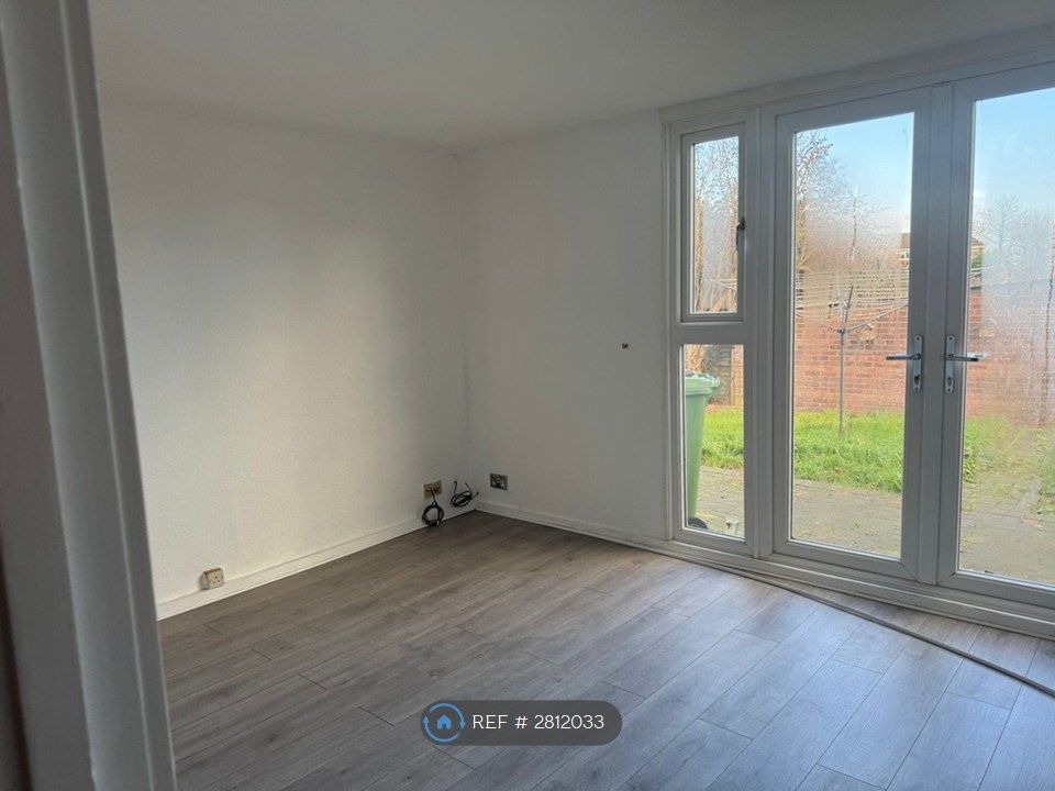 Property photo 2 of 31 Gf Living