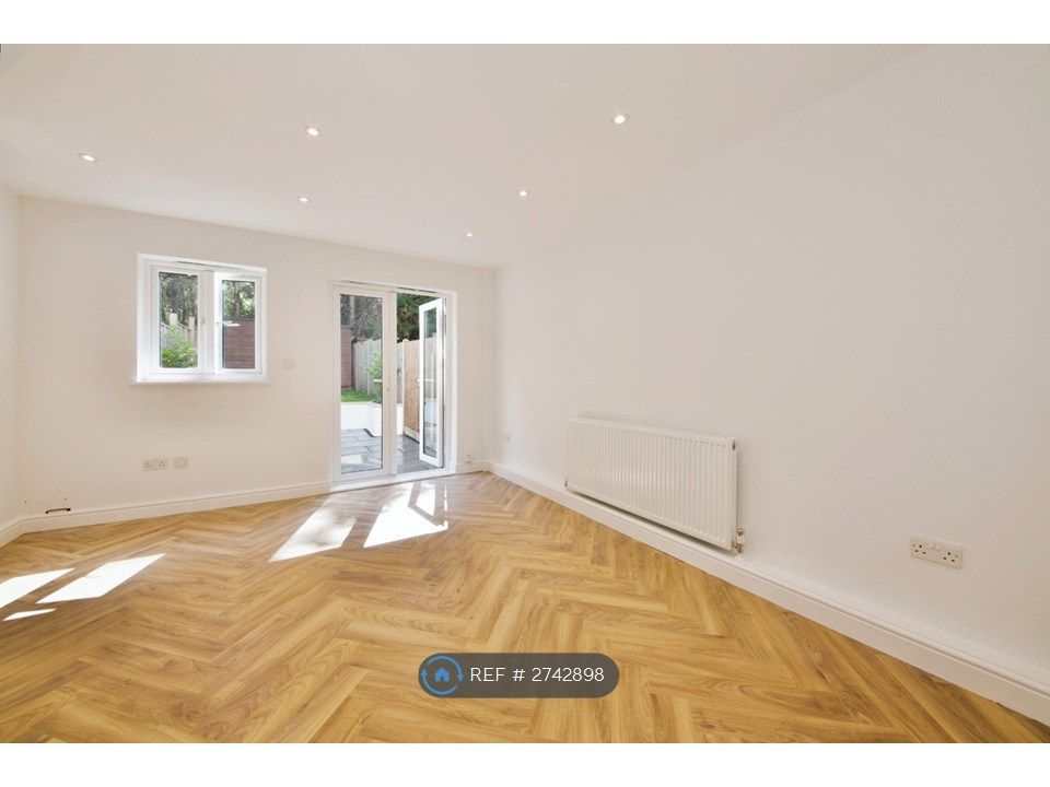 Property photo 1 of 7 Living/Dining