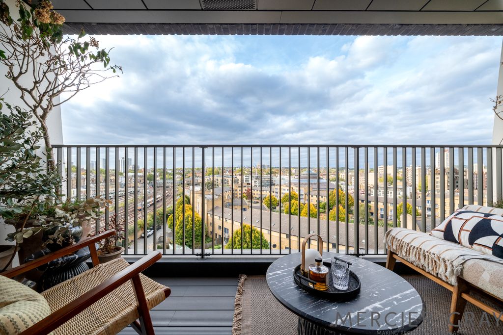 Property photo 3 of 17 Photo 5