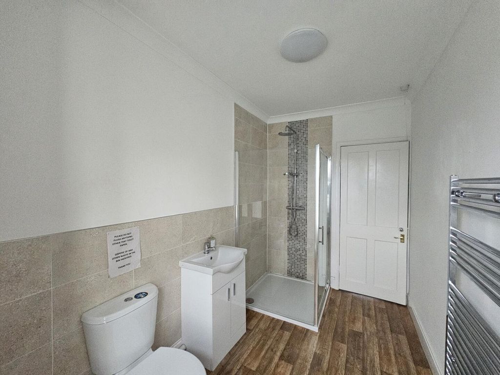 Property photo 3 of 7 Bathroom
