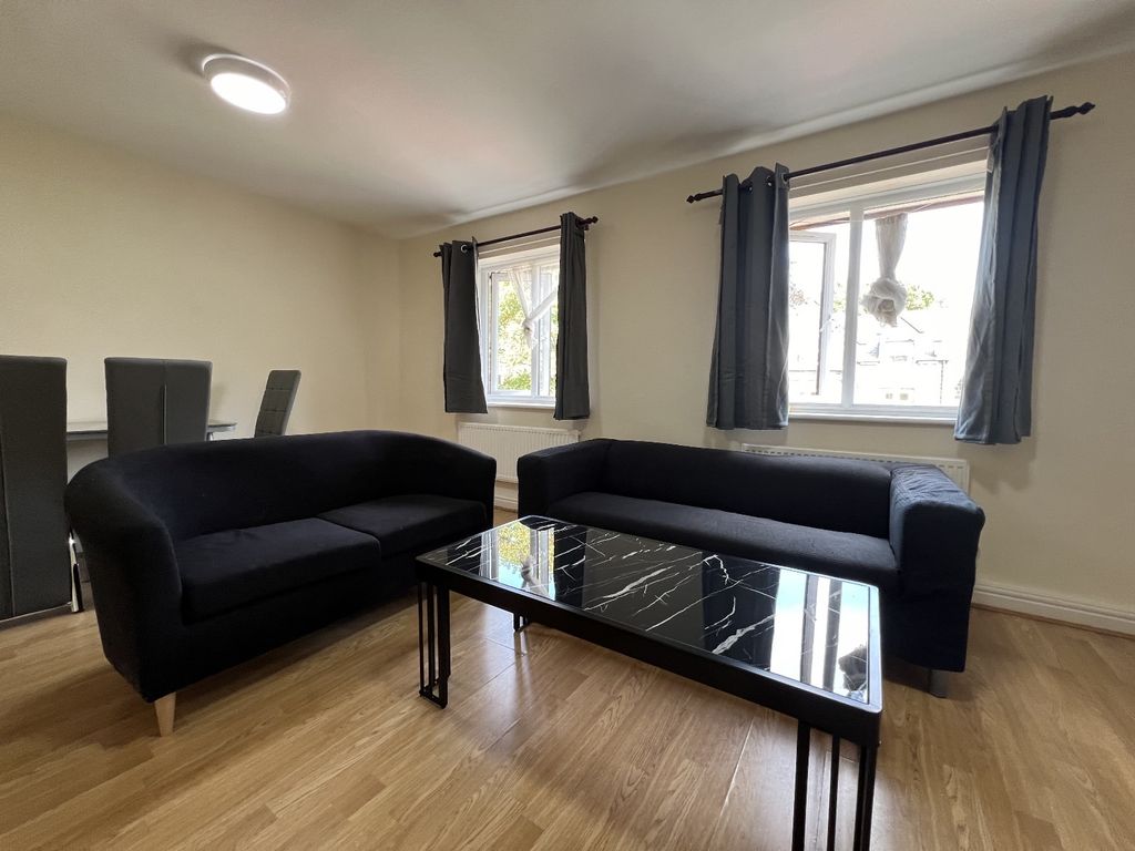 Property photo 1 of 7 Living Room 